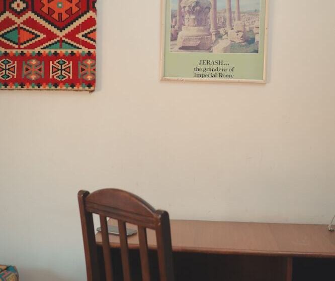 اتاق خانوادگی, Pasha Boutique