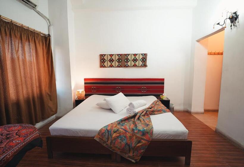 اتاق لوکس با چشم‌انداز شهر, Pasha Boutique