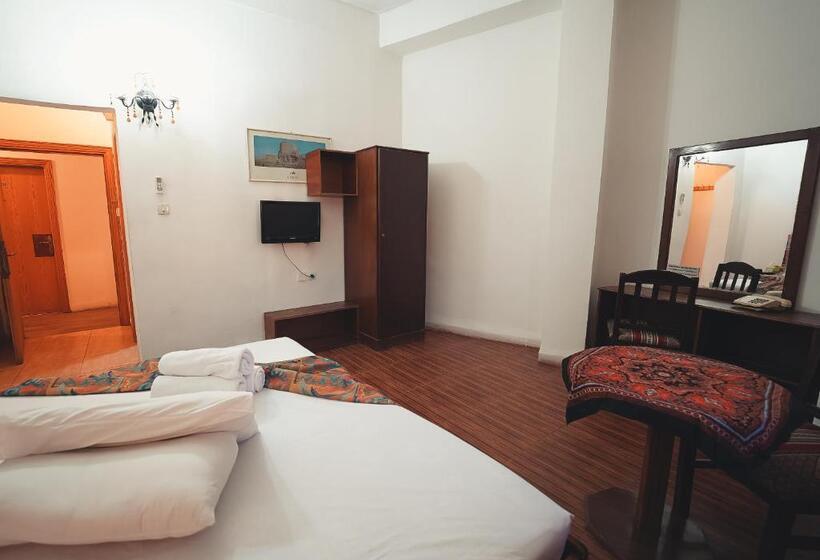 اتاق لوکس با چشم‌انداز شهر, Pasha Boutique