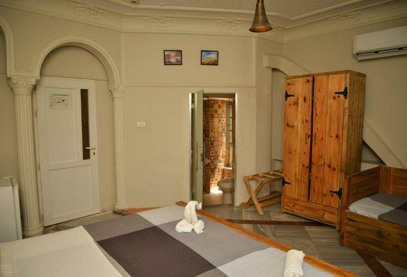 اتاق استاندارد سه نفره, Cairwan