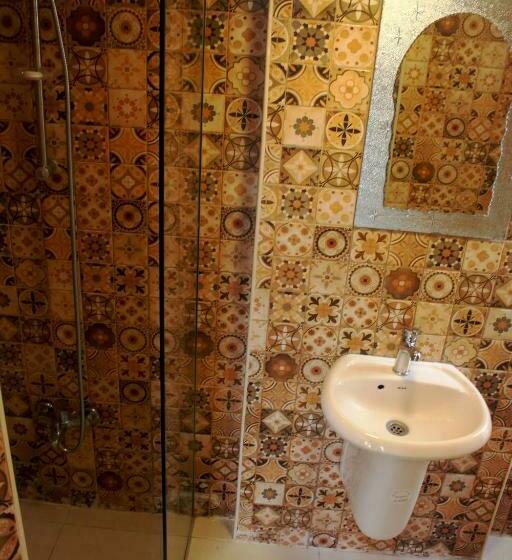 اتاق استاندارد سه نفره, Cairwan