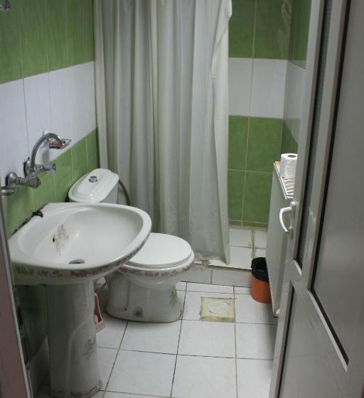 Economy Triple Room, Cairwan