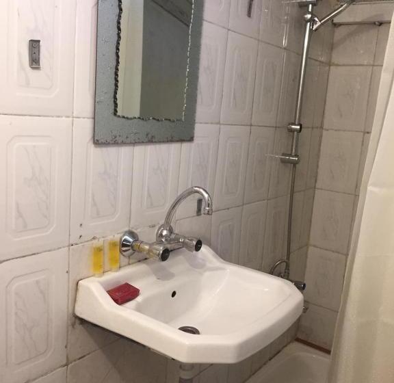 Economy Quadruple Room, Cairwan