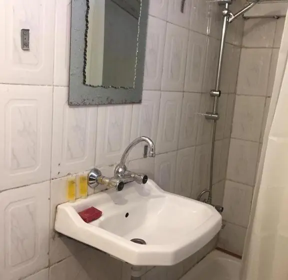 Economy Quadruple Room, Cairwan