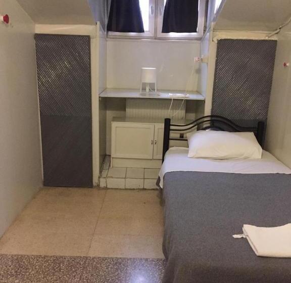 اتاق استاندارد یک نفره, Cairwan