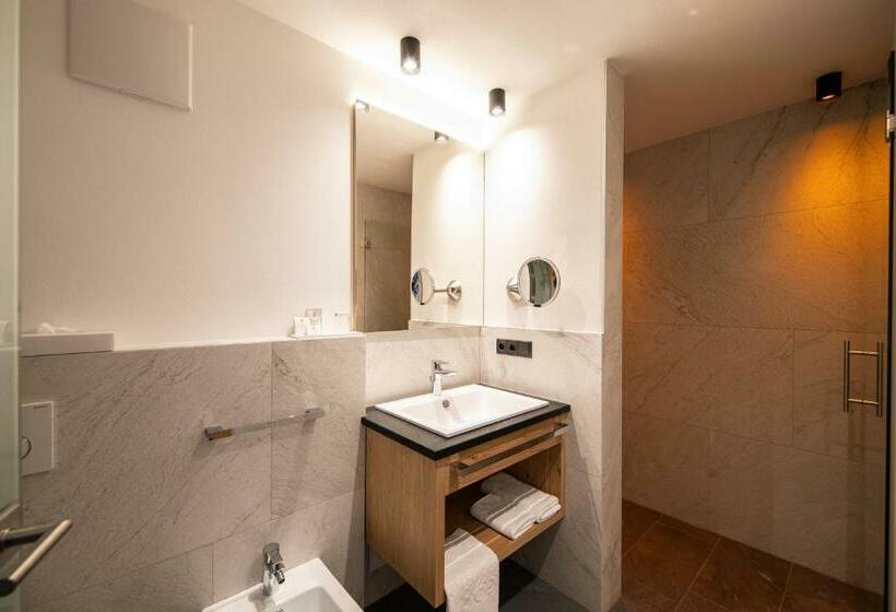 标准单人间, Eller