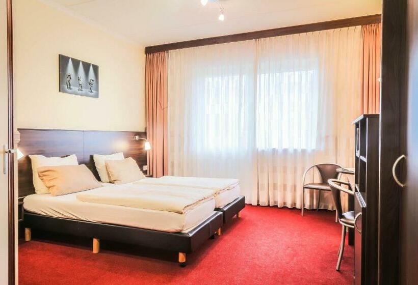 Quarto Estandar com Sacada, Frans Op Den Bult