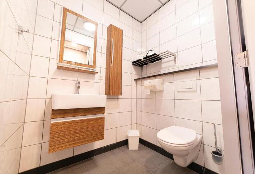 Номер Economy, Frans Op Den Bult