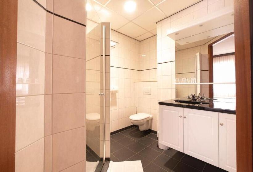 Quarto Triplo Economy, Frans Op Den Bult