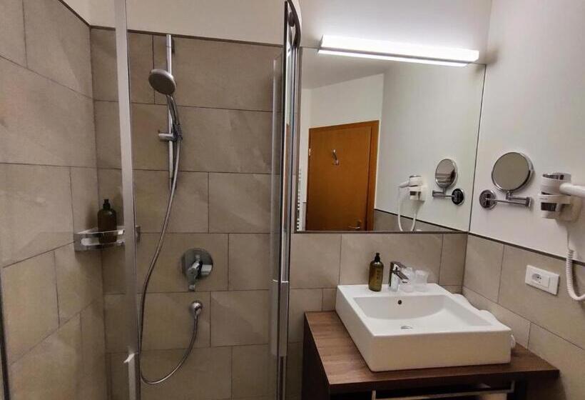 带阳台的标准单人间, Garni Herz