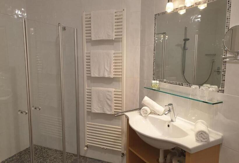 带阳台的三人标准间, Garni Herz