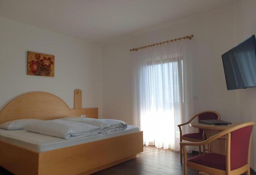 带阳台的三人标准间, Garni Herz