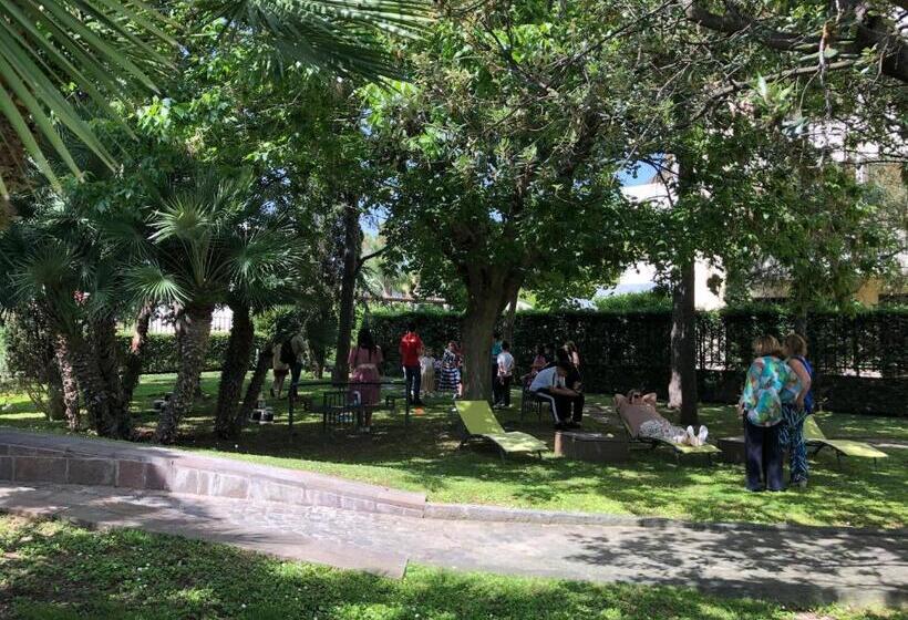 庭の見えるシングルルーム, Giovanna