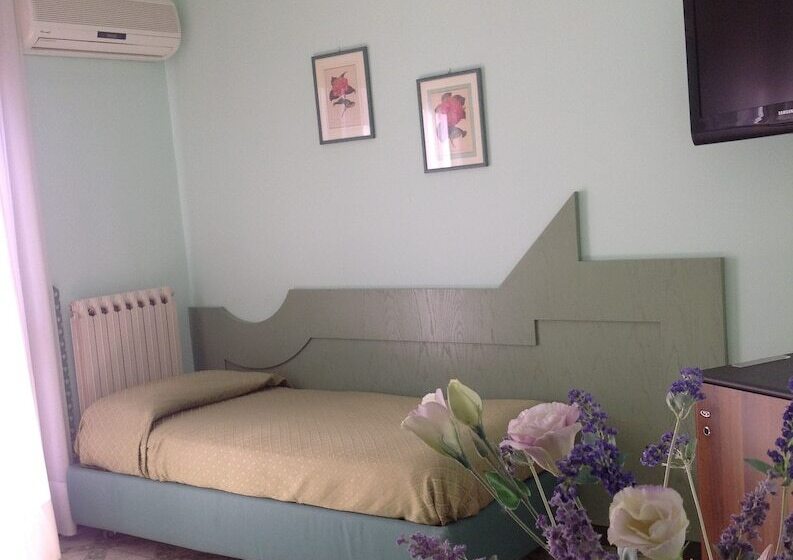 スタンダードトリプルルーム, Giovanna