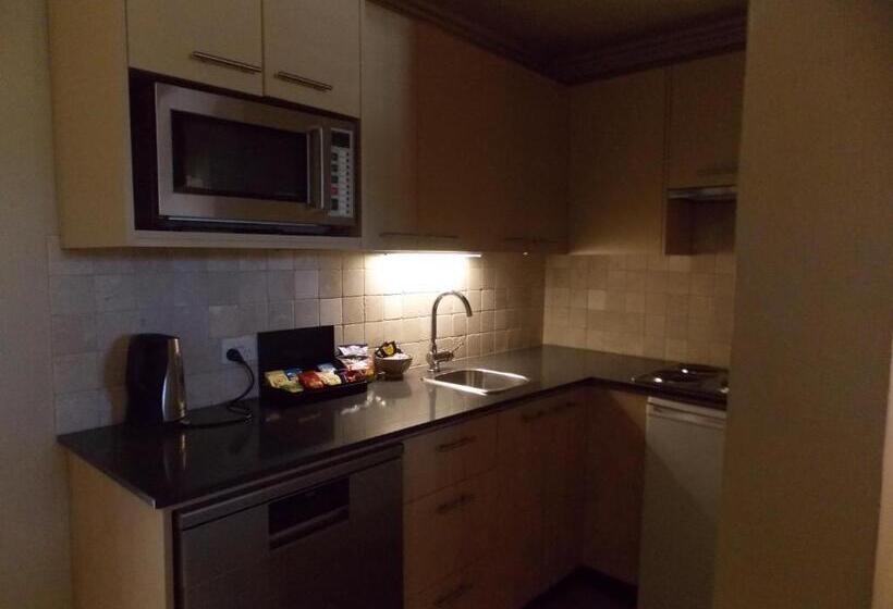 标准工作室, Inn Scone