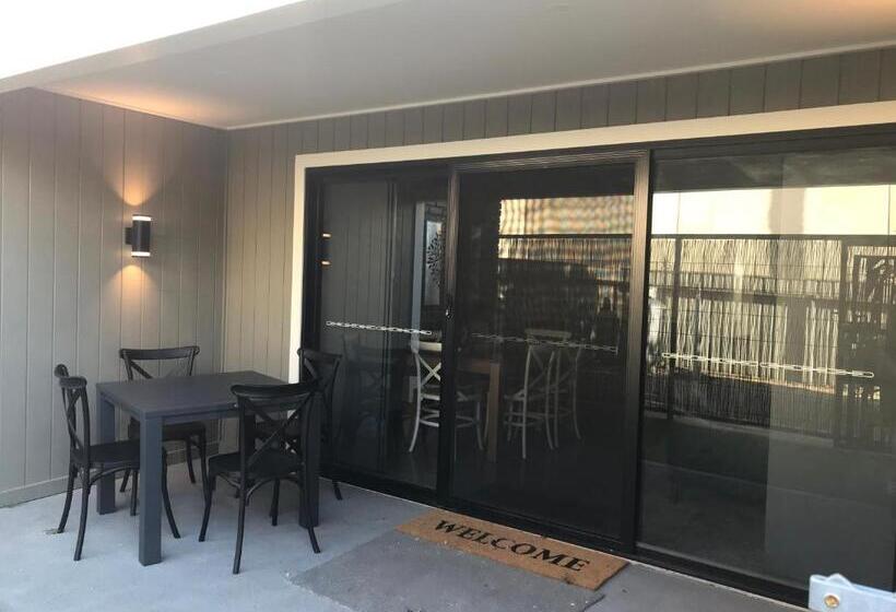 低层单卧公寓, Inn Scone