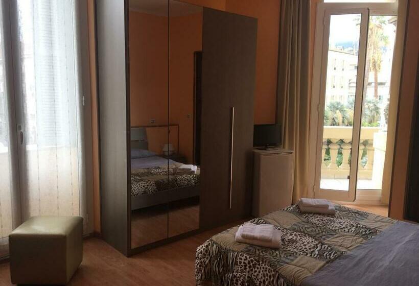 اتاق استاندارد سه تخته با بالکن, Locanda Beatrice