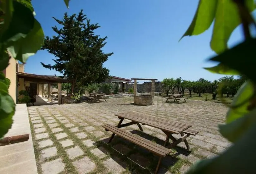اتاق ساده سه‌ نفره, Bio Agriturismo Masseria La Palombara