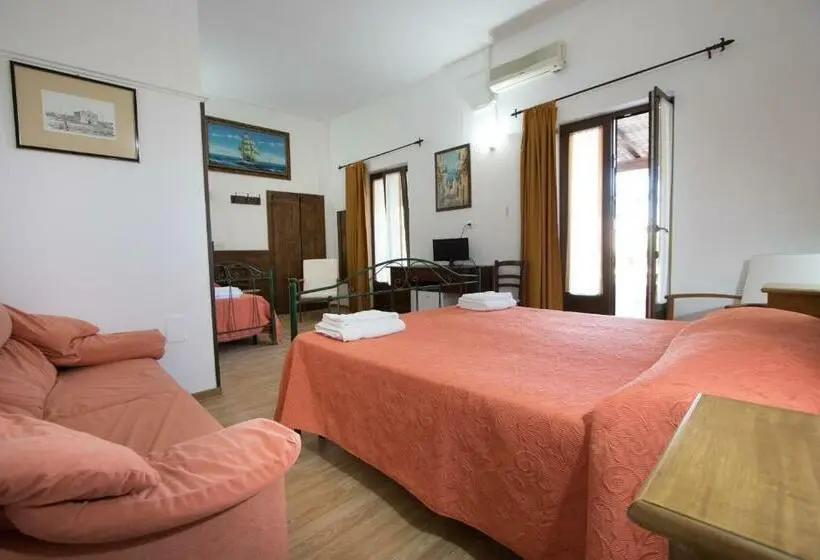 اتاق ساده سه‌ نفره, Bio Agriturismo Masseria La Palombara
