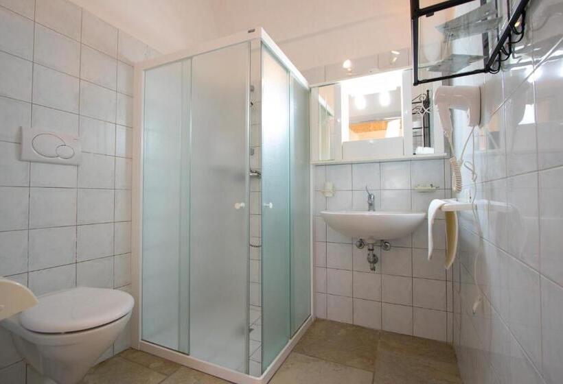 スタンダード４人部屋, Bio Agriturismo Masseria La Palombara