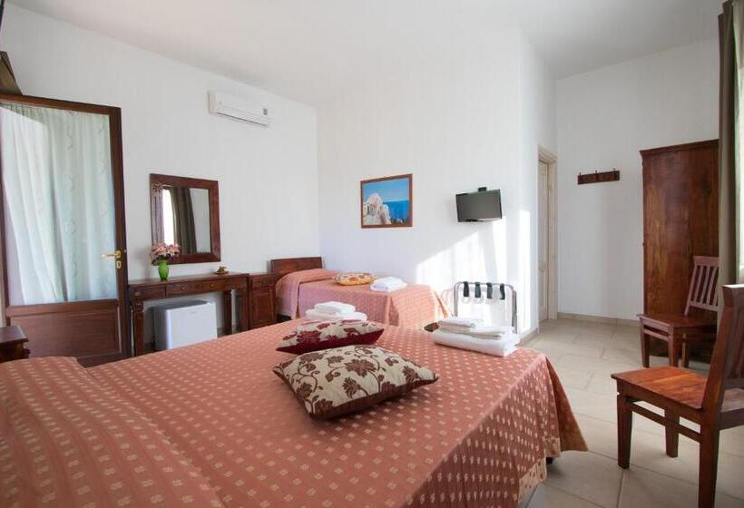 スーペリアトリプルルーム, Bio Agriturismo Masseria La Palombara