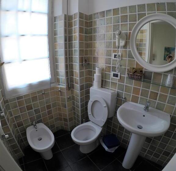 חדר סטנדרט לשלושה, Mimosa