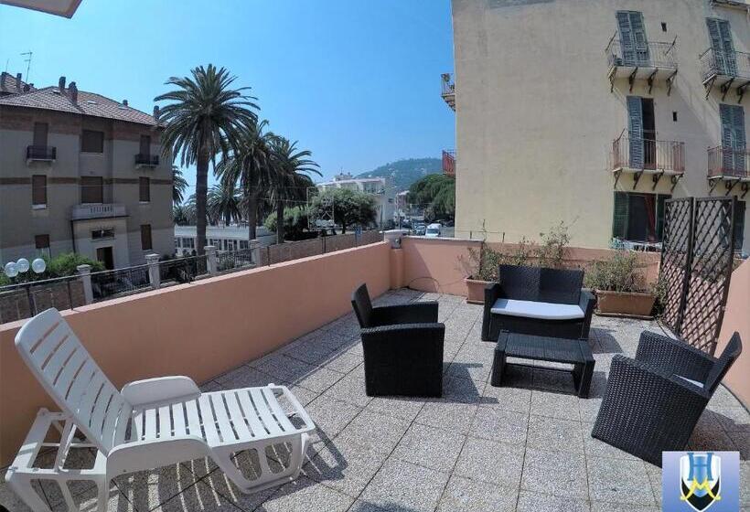 חדר סטנדרט לשלושה, Mimosa