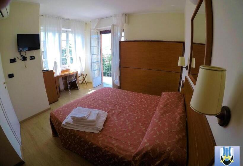 חדר סטנדרט לשלושה, Mimosa