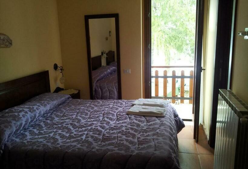 חדר בסיסי לשלושה, Rifugio Del Pettirosso