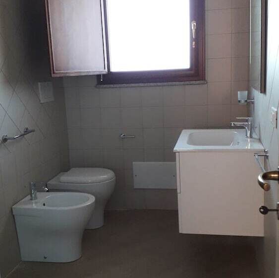 חדר משפחתי, Sosventos Village