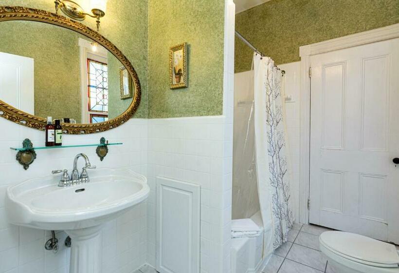 디럭스 룸, The Secret Garden B&b Inn