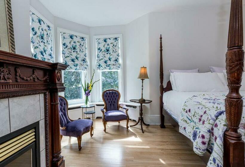 חדר דחוקס עם מיטת קינג, The Secret Garden B&b Inn