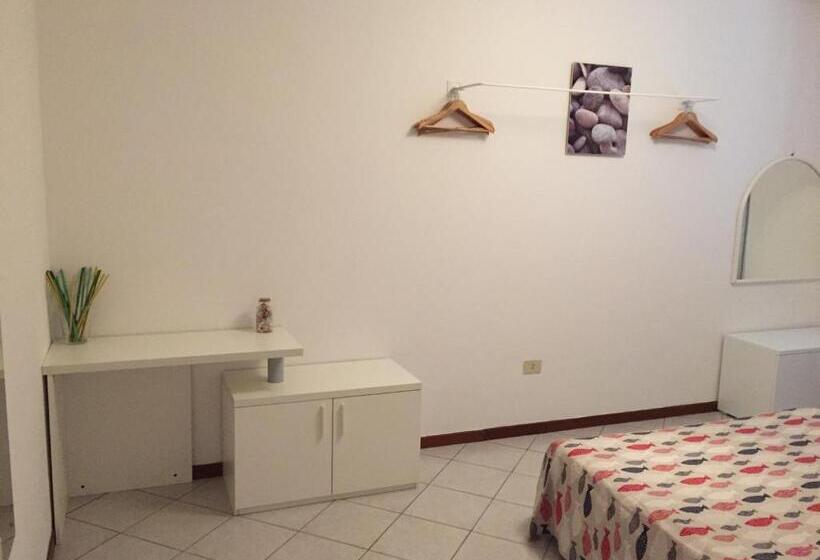 شقة غرفة واحدة, Villa Rosa