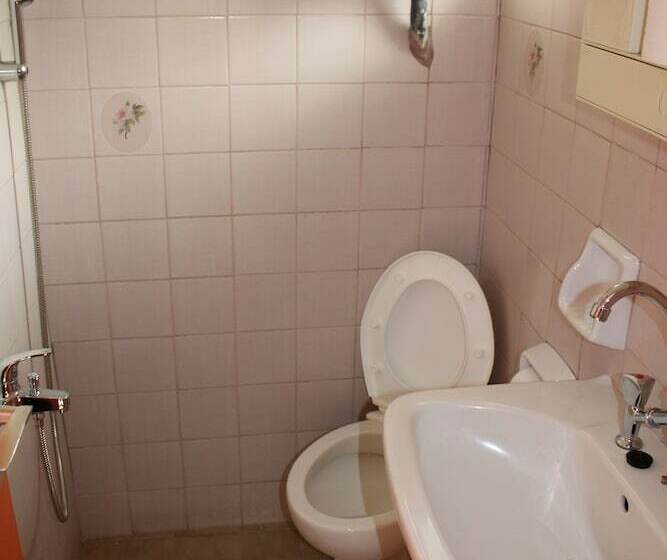 חדר אקונומי, Astir Rooms