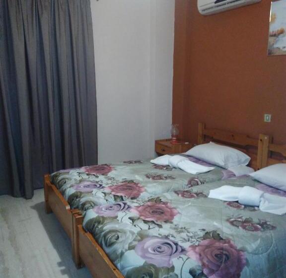 חדר אקונומי, Astir Rooms