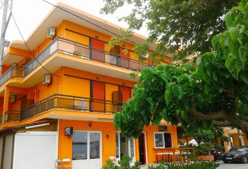 חדר אקונומי, Astir Rooms