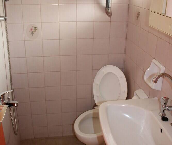 חדר אקונומי, Astir Rooms