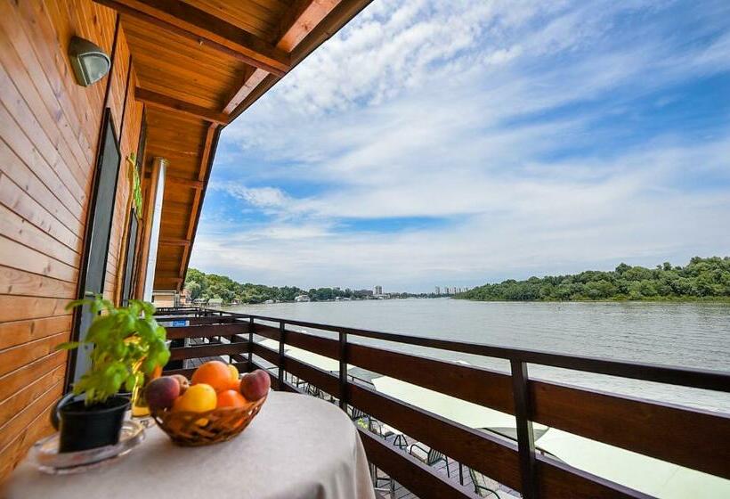 اتاق استاندارد با تراس, San Art Floating Hostel & Apartments