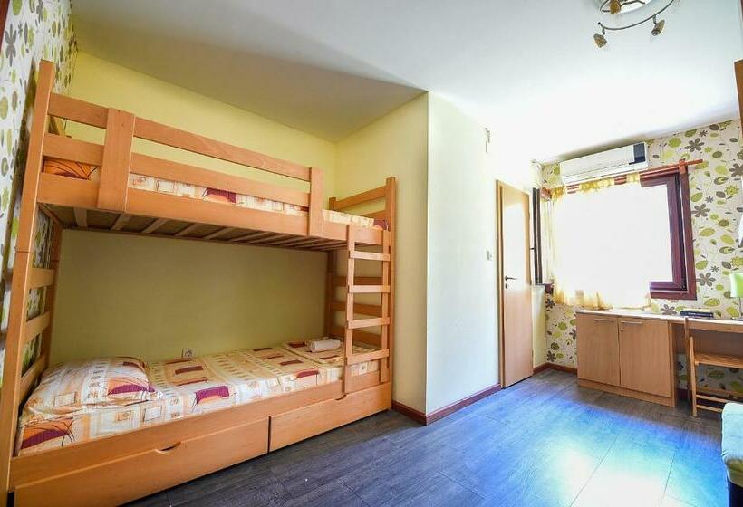 اتاق استاندارد چهار تخته, San Art Floating Hostel & Apartments