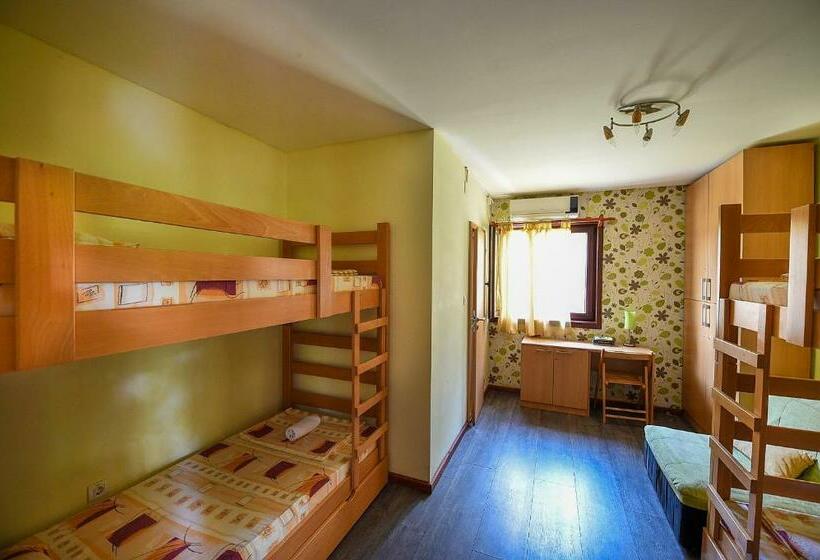 اتاق استاندارد چهار تخته, San Art Floating Hostel & Apartments