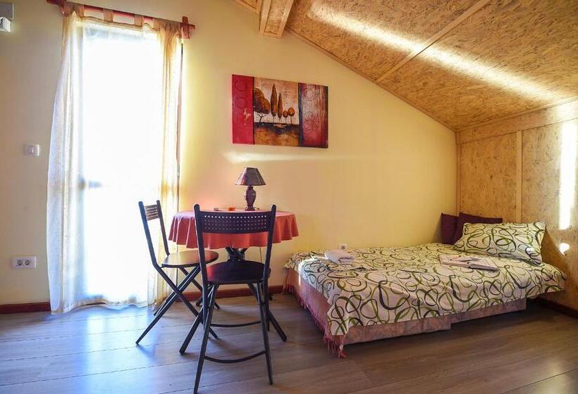 Standard Triple Room with Terrace, San Art Floating Hostel & Apartments