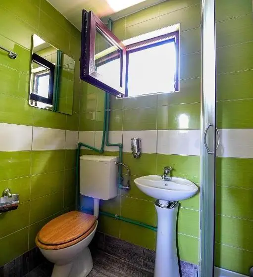 اتاق کلاسیک سه تخته, San Art Floating Hostel & Apartments