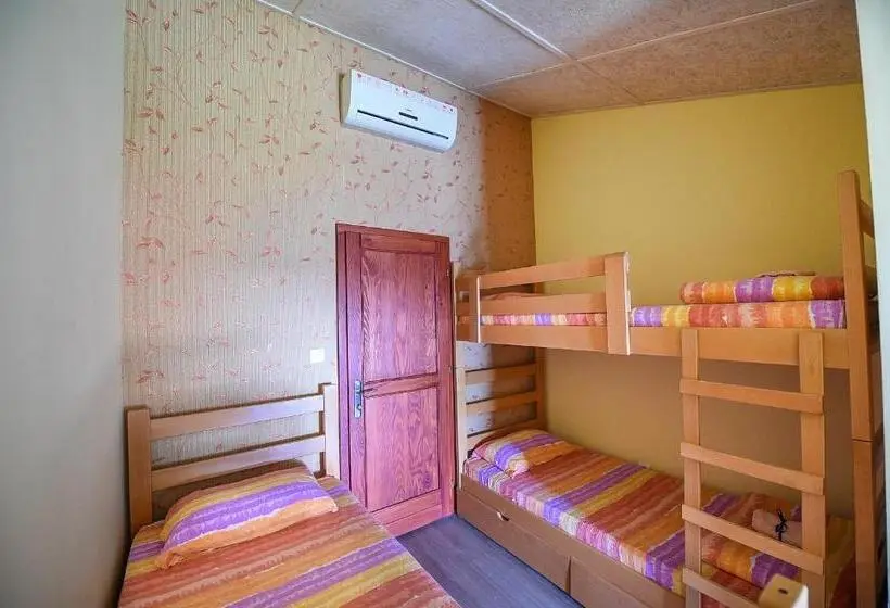 اتاق کلاسیک سه تخته, San Art Floating Hostel & Apartments