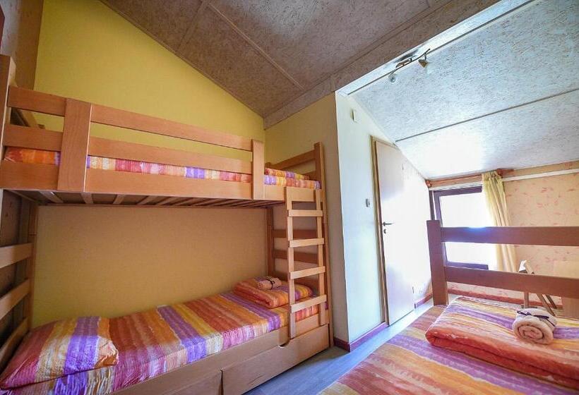 اتاق کلاسیک سه تخته, San Art Floating Hostel & Apartments