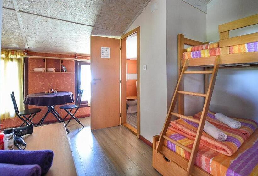 اتاق استاندارد چهارنفره با بالکن, San Art Floating Hostel & Apartments