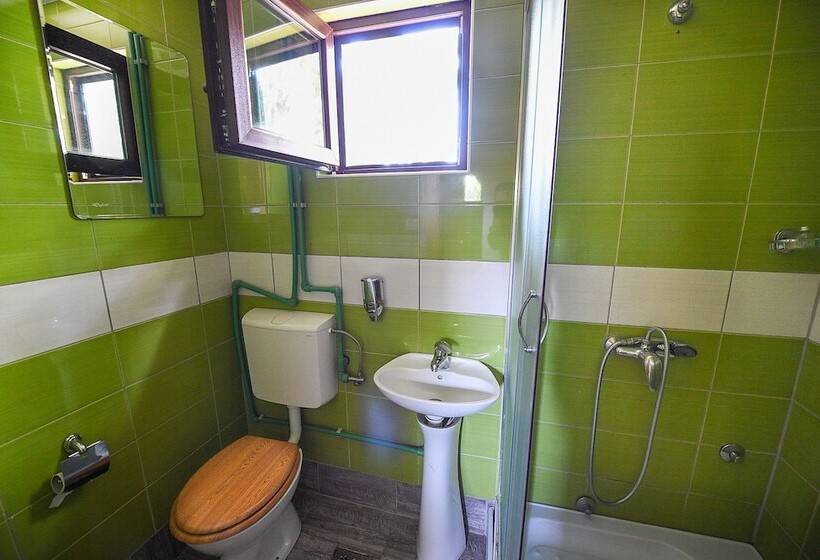 اتاق کلاسیک سه تخته, San Art Floating Hostel & Apartments