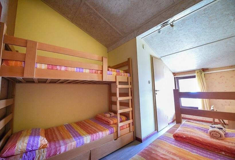 اتاق کلاسیک سه تخته, San Art Floating Hostel & Apartments