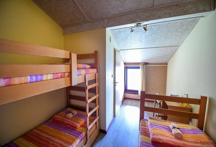 اتاق کلاسیک سه تخته, San Art Floating Hostel & Apartments