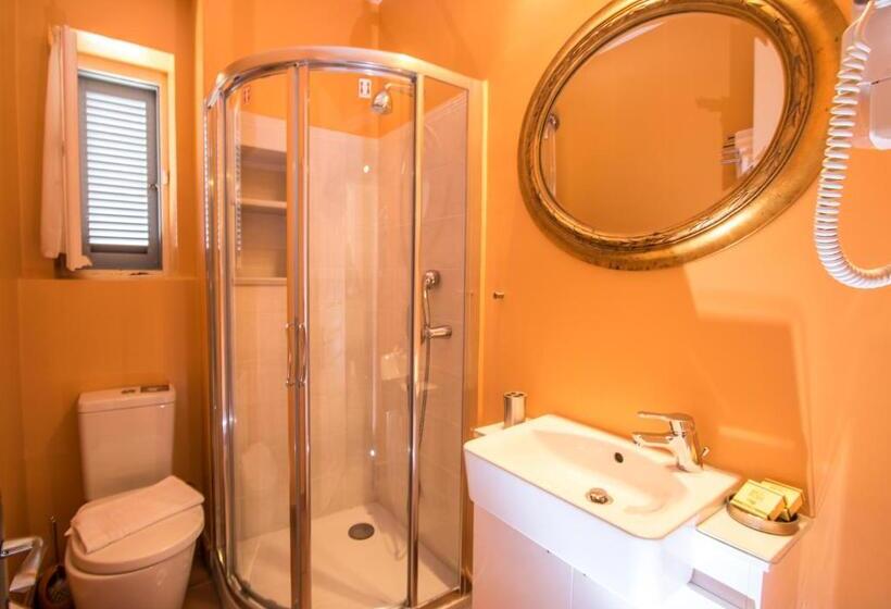 豪华工作室, Alkionides Hydra