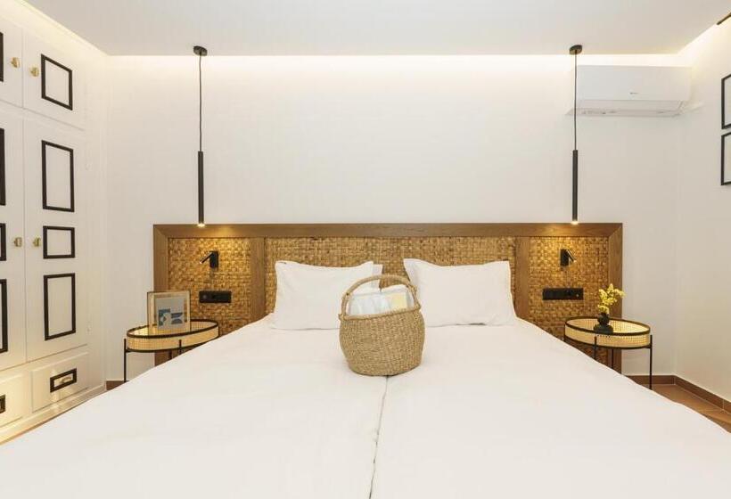 豪华房间, Alkionides Hydra